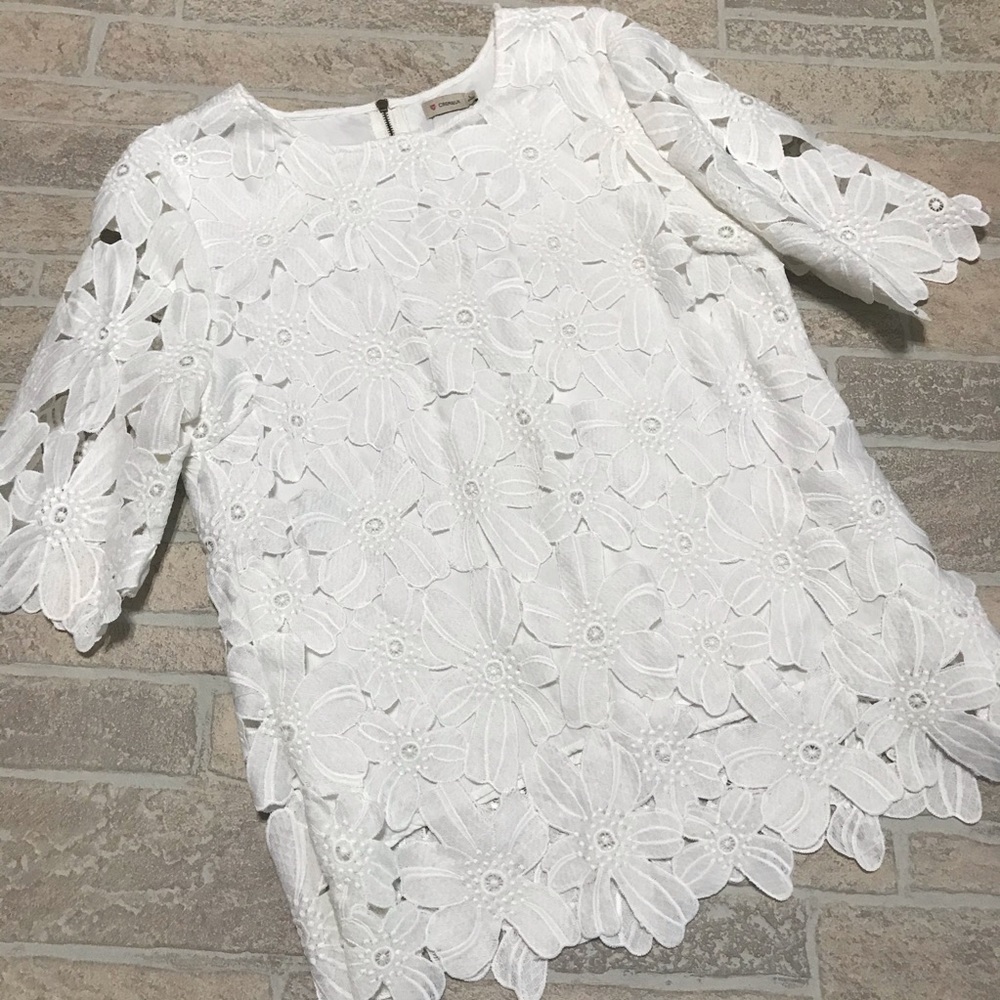 Cremieux white top large flowers EUC
